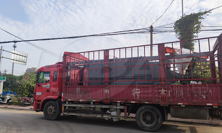 小袋噸包投料站正在裝車(chē)