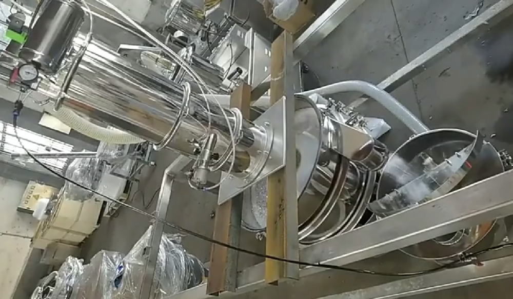 真空上料機(jī)接旋振篩、料倉試樹脂粉物料